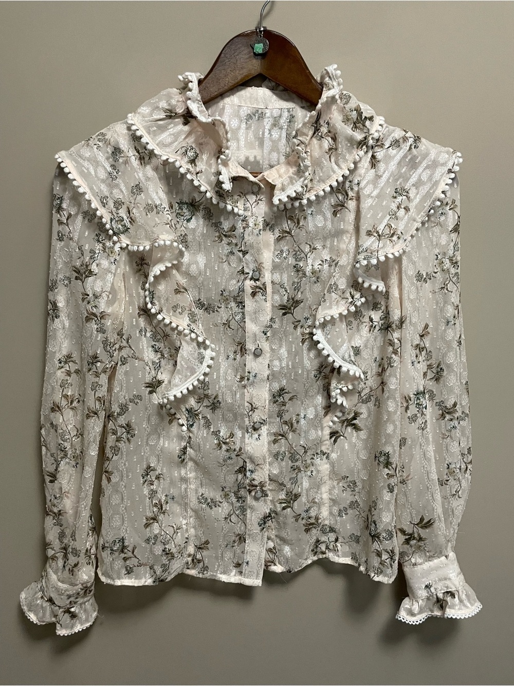 Women’s Floral & Lace Trim Ruffle Button-Up Cream Blouse Women’s Small